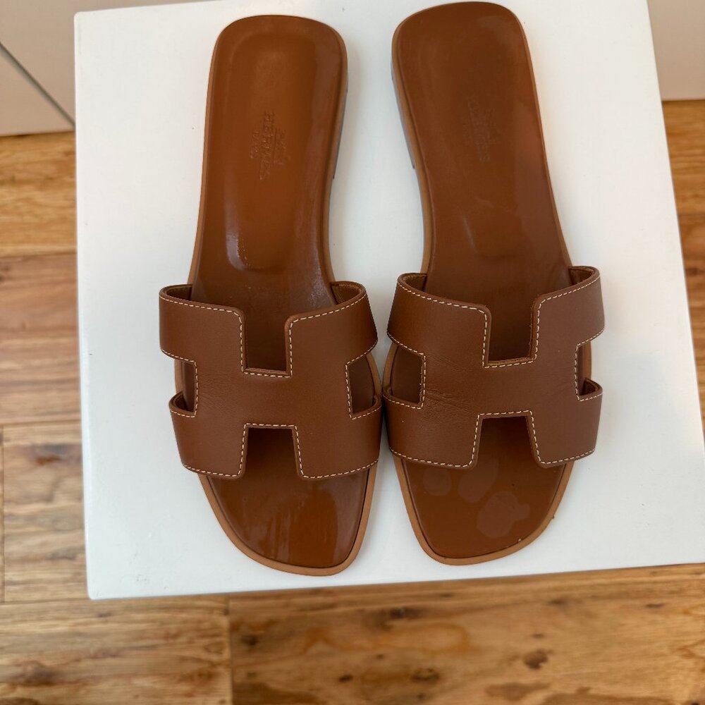 Hermes Oran Sandals (Gold Piqûres Ecrues)
